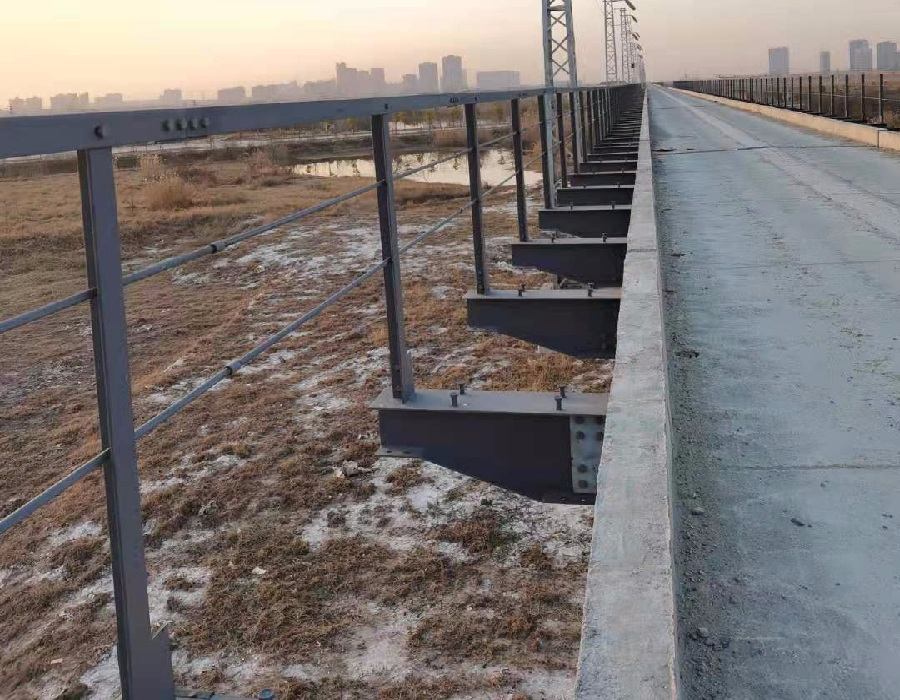武汉新港江北铁路钢横梁及配套栏杆产品
